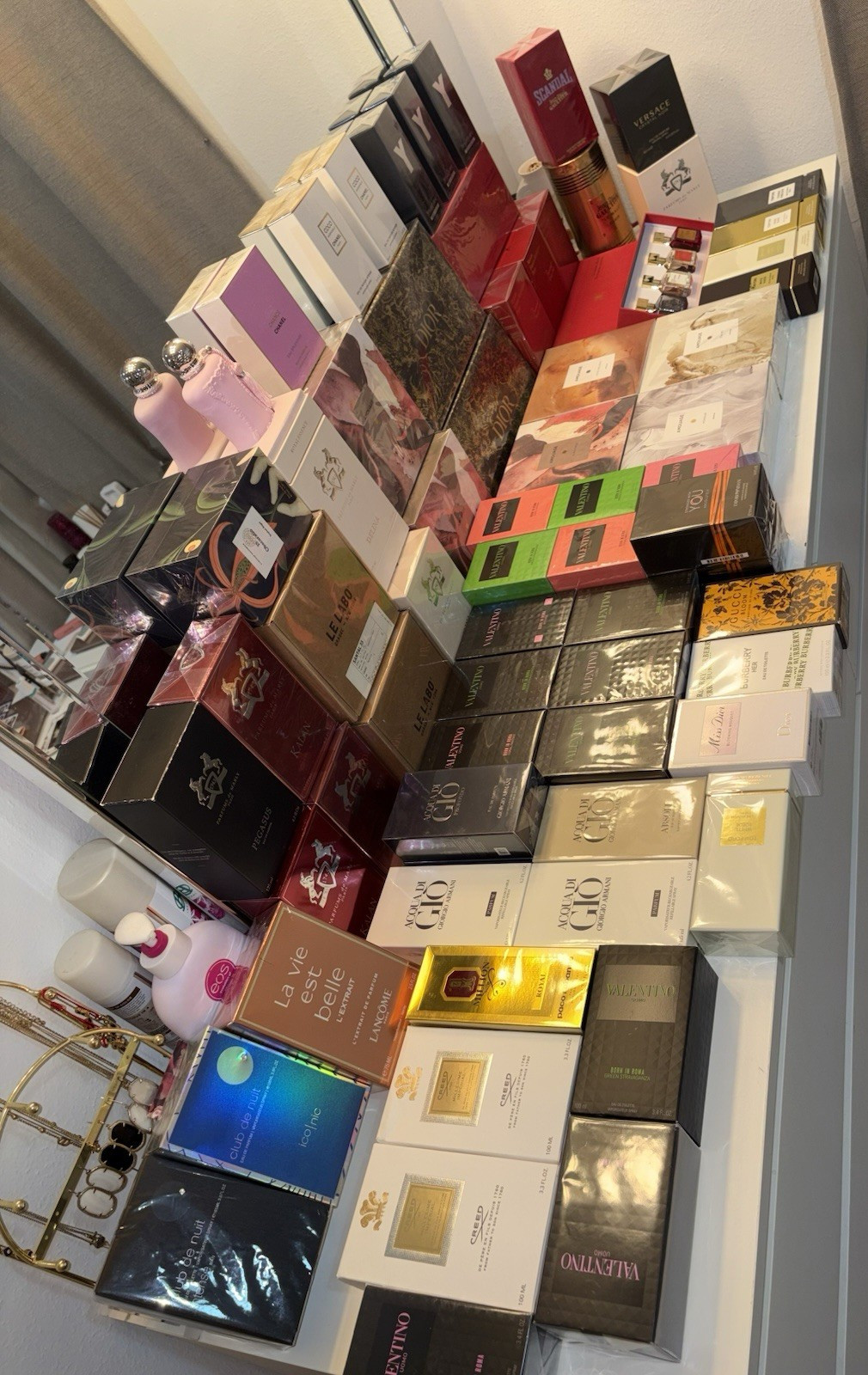 Colognes & Perfum