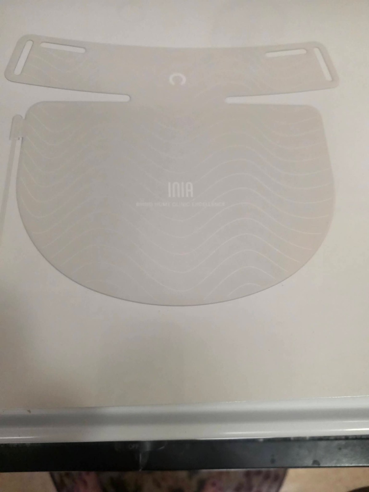 INIA Glow 2 Neck & Chest LED Light Therapy Mask Anti-Aging, Portable, Black