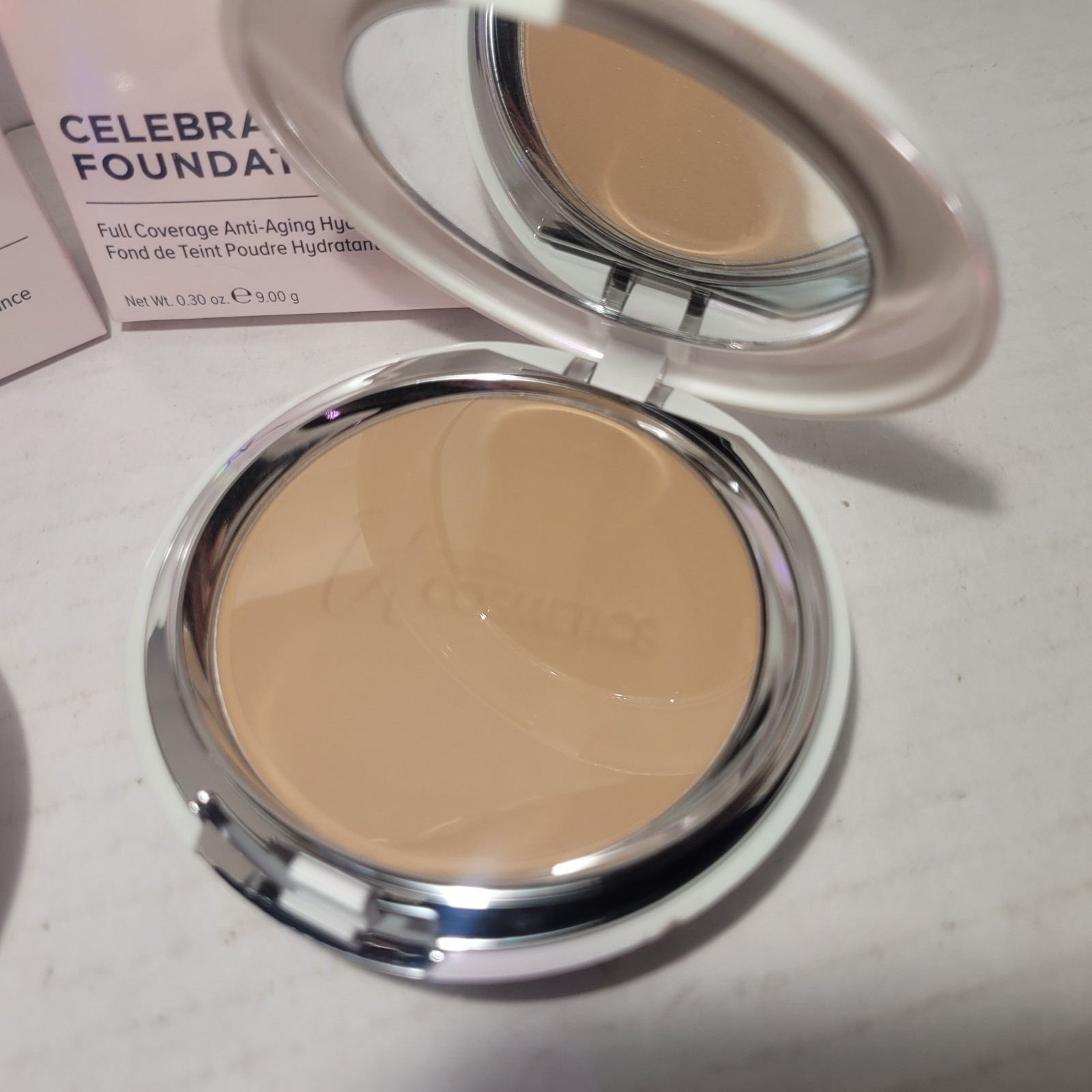 2 it Cosmetics Celebration Foundation illumination (Medium Tan) Full Coverage