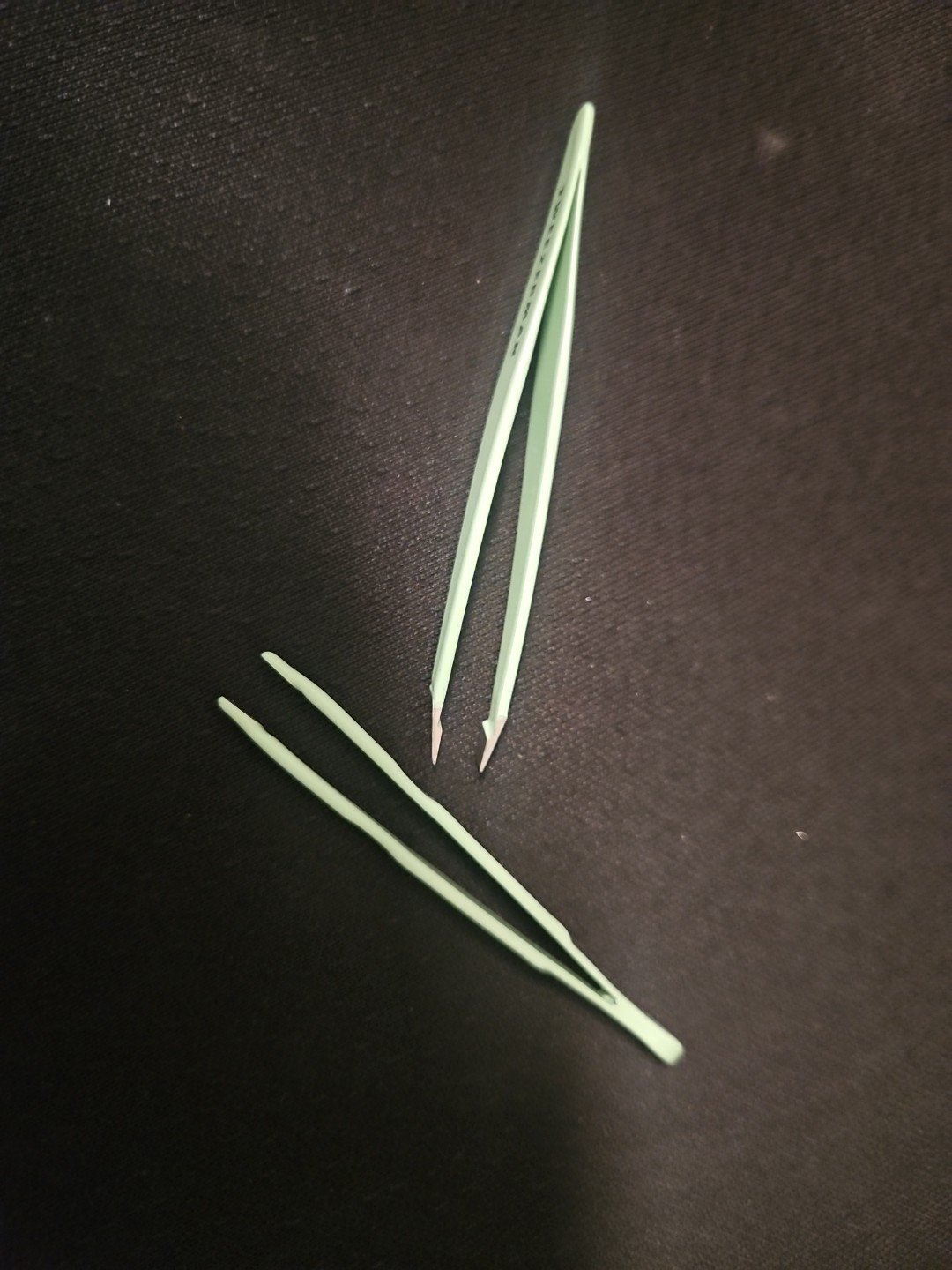 Tweezerman Brow Tweezer Set (Includes Slant Tweezer & Travel Tweezerette) Green