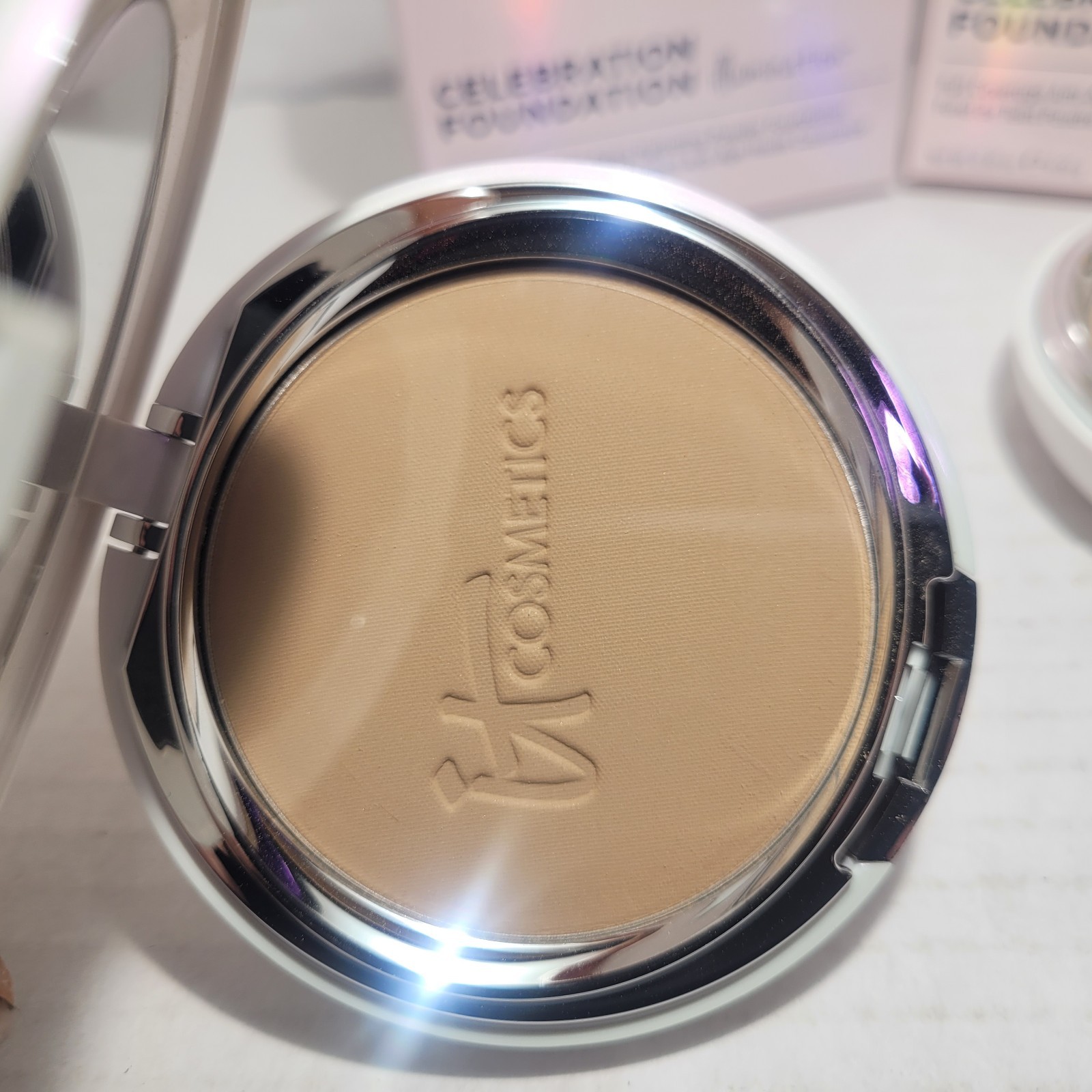 2 it Cosmetics Celebration Foundation illumination (Medium Tan) Full Coverage