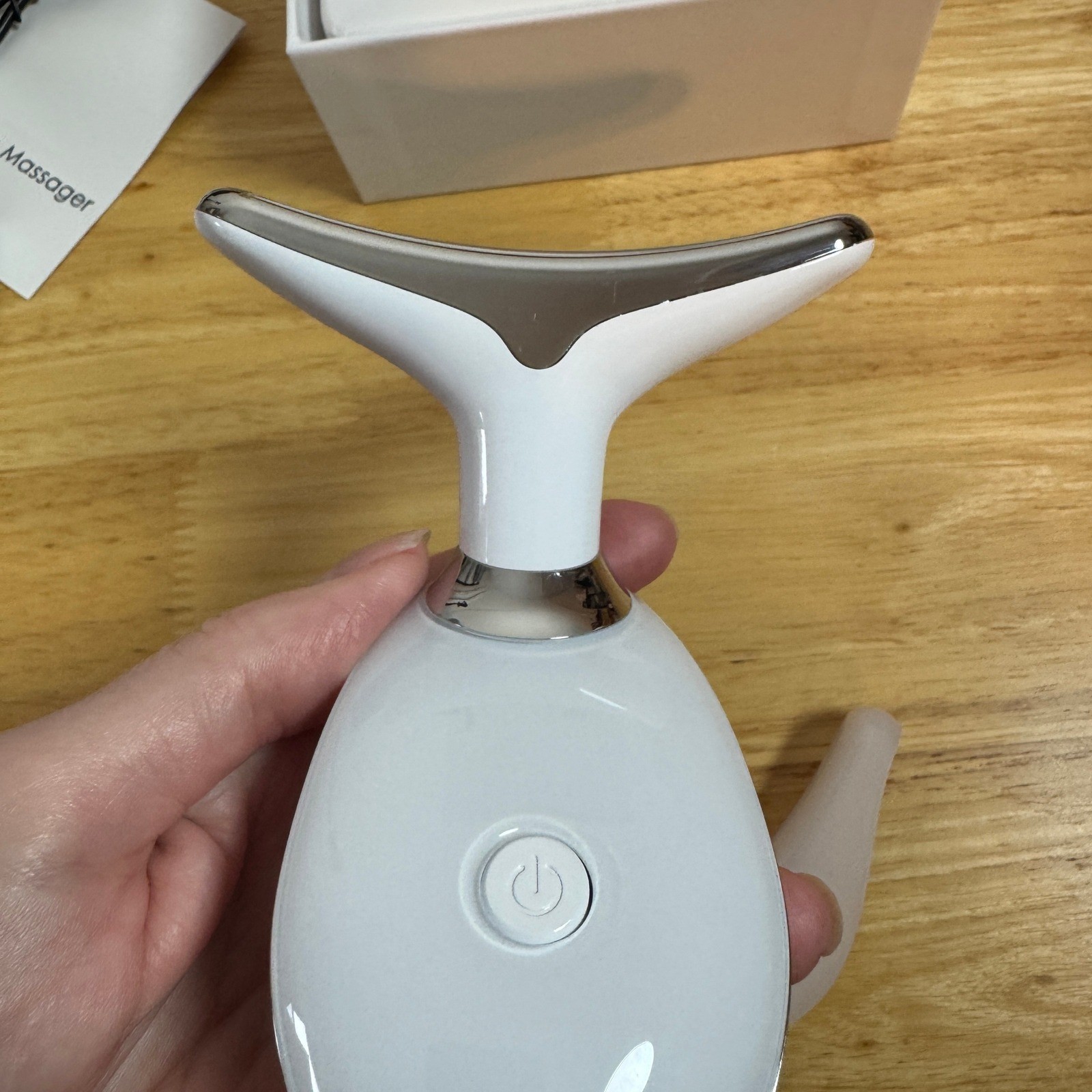 Neck Face Massager ES1081 USB Charge 3 Levels Deep Clean Ultrasonic Vibration