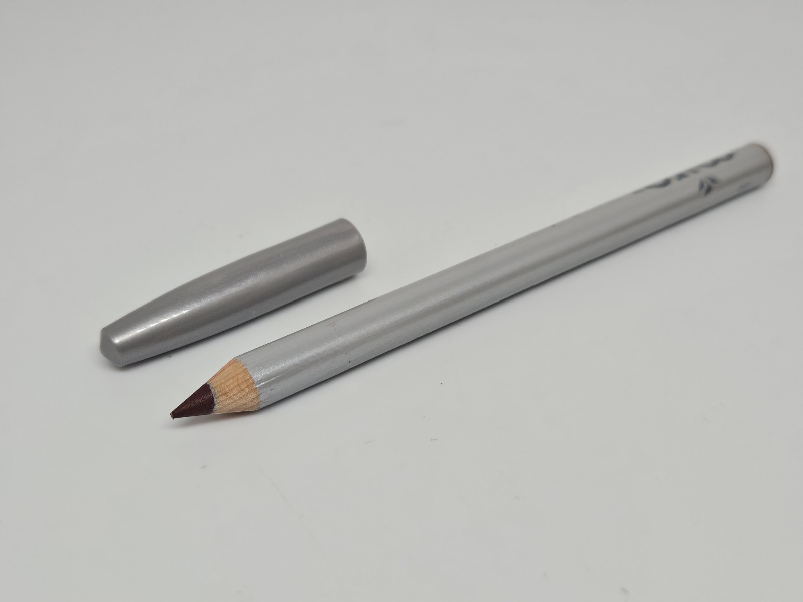 Mira Lip Definer Liner 04 RAISIN 0.04oz/1.14g Full Size
