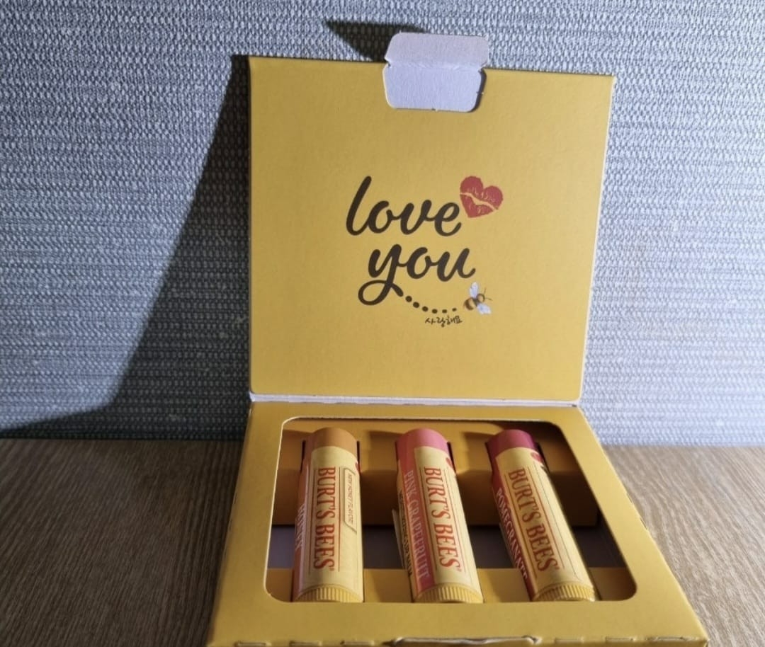 Burt’s Bees Lip Balm Gift Set 2 Boxes 6 Lip Balms Honey Pink Grapefruit Pomegran