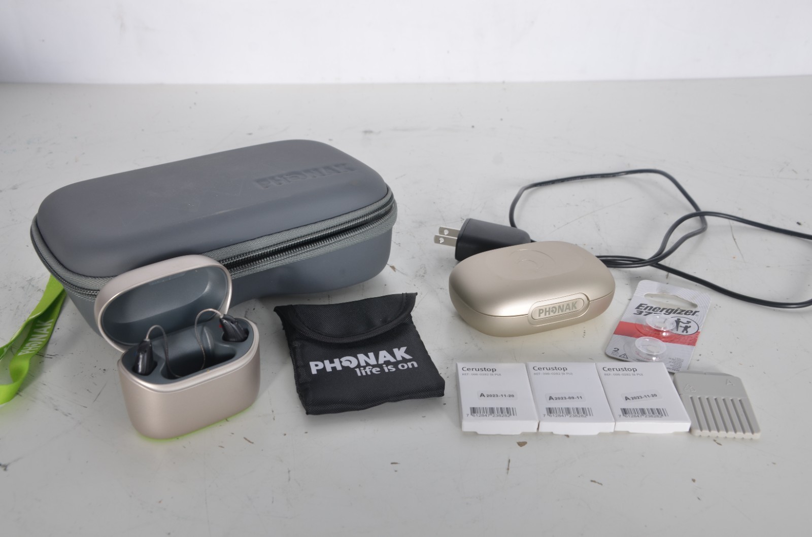 Phonak Audeo L90-R Bluetooth Hearing Aids w/ Charger For Mild To Severe Loss