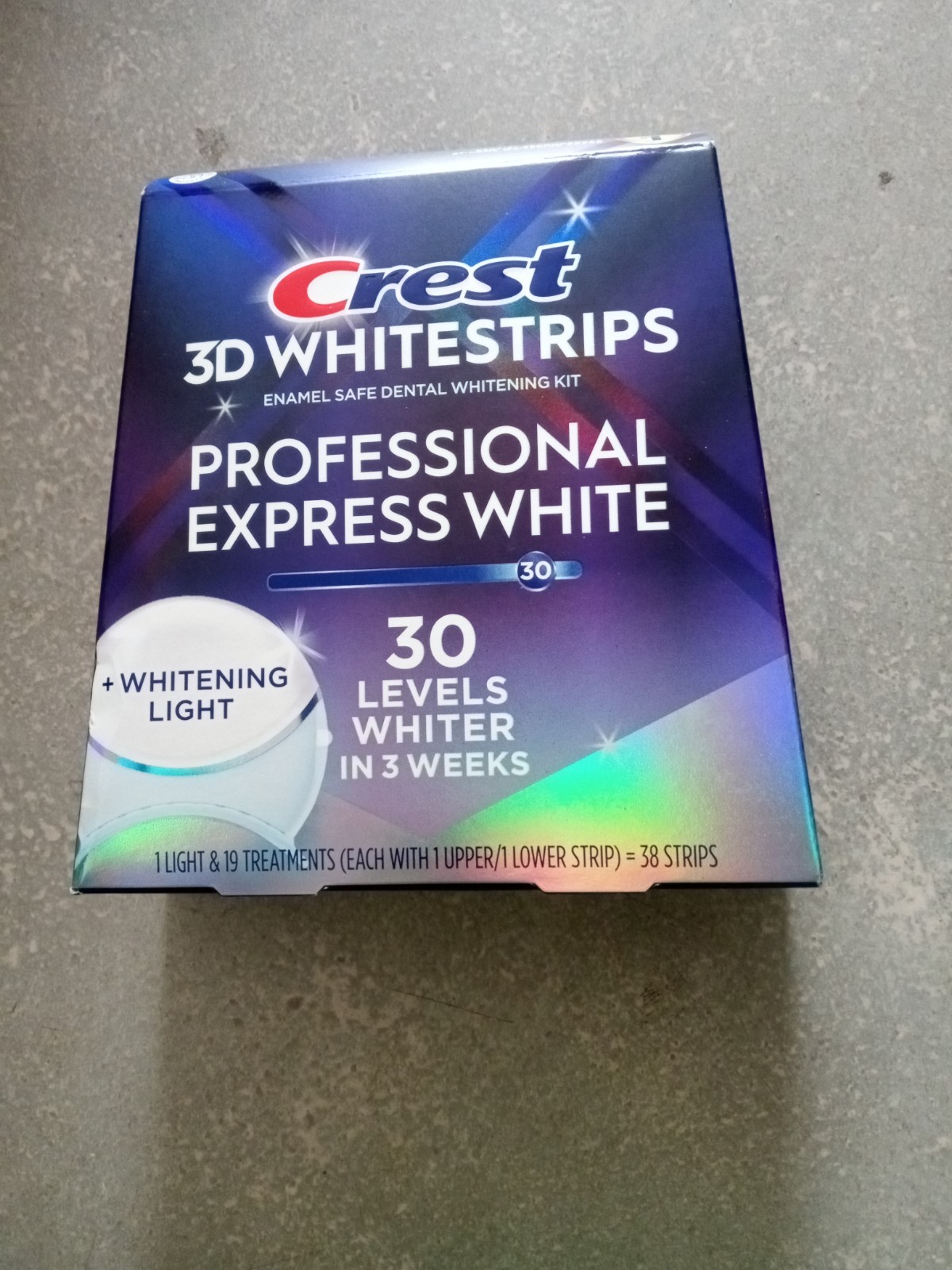 Crest 3D WhiteStrips 30 Levels Whiter + Whitening Light, 38 Strips Exp 03/2027+