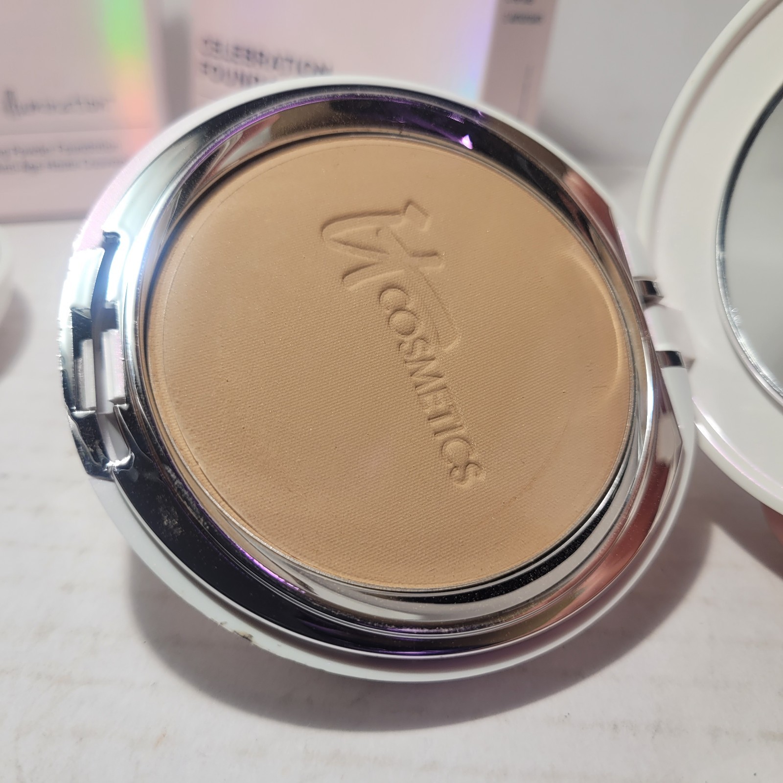 2 it Cosmetics Celebration Foundation illumination (Medium Tan) Full Coverage